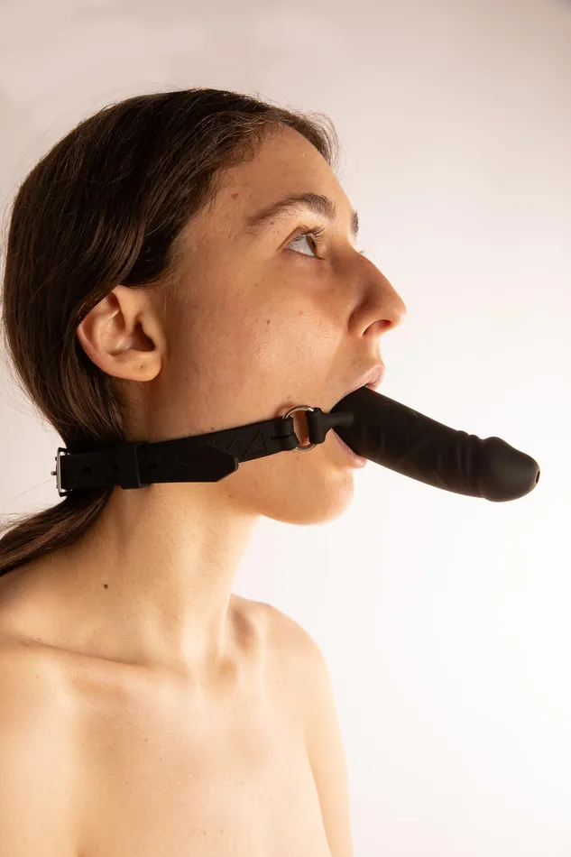 OPRODUCTS Gag con Doppio Dildo in Silicone Nero Female Sex Toys