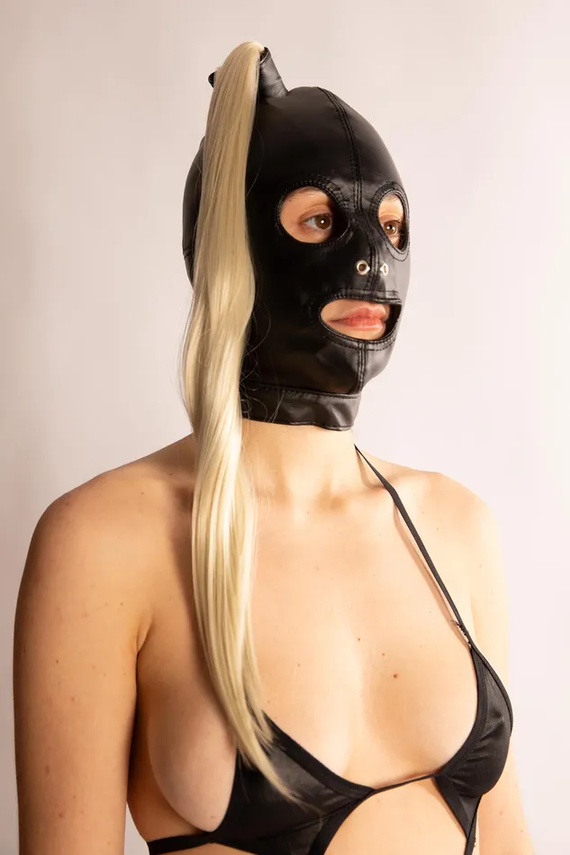 SHOTS Female Sex Toys Maschera con Coda Bionda in Eco Pelle Nera